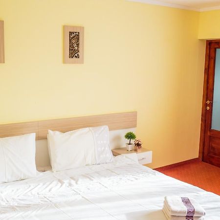Casa Paveios Hotel Oradea Bagian luar foto