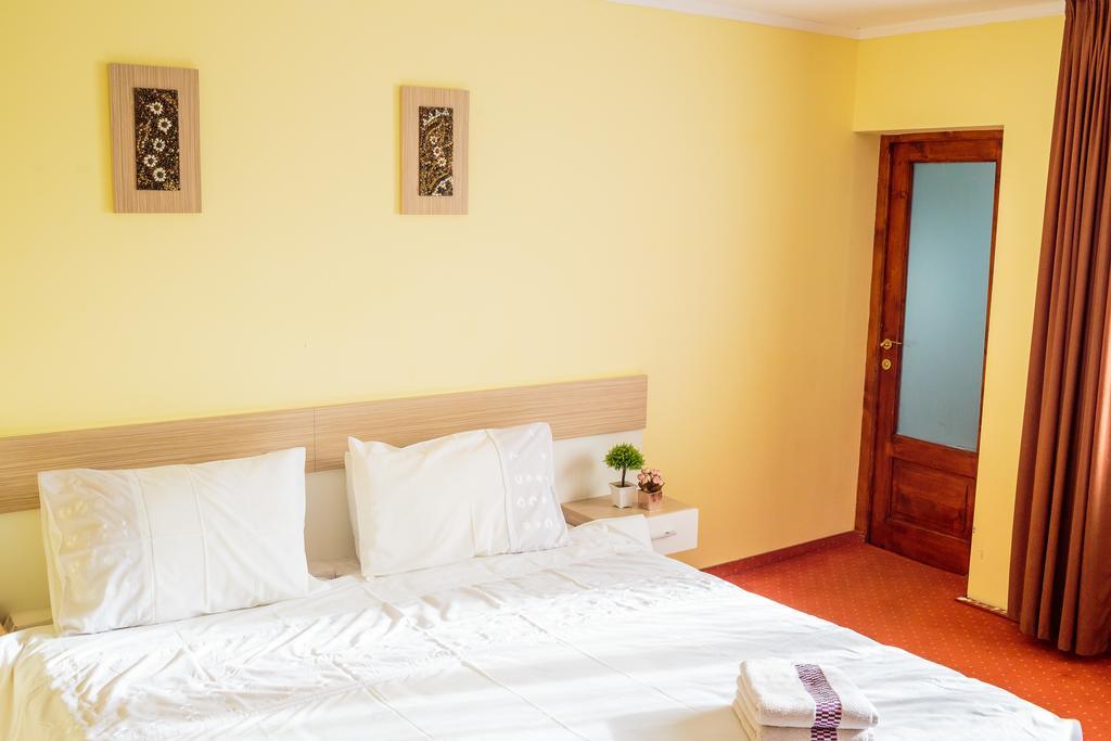 Casa Paveios Hotel Oradea Bagian luar foto