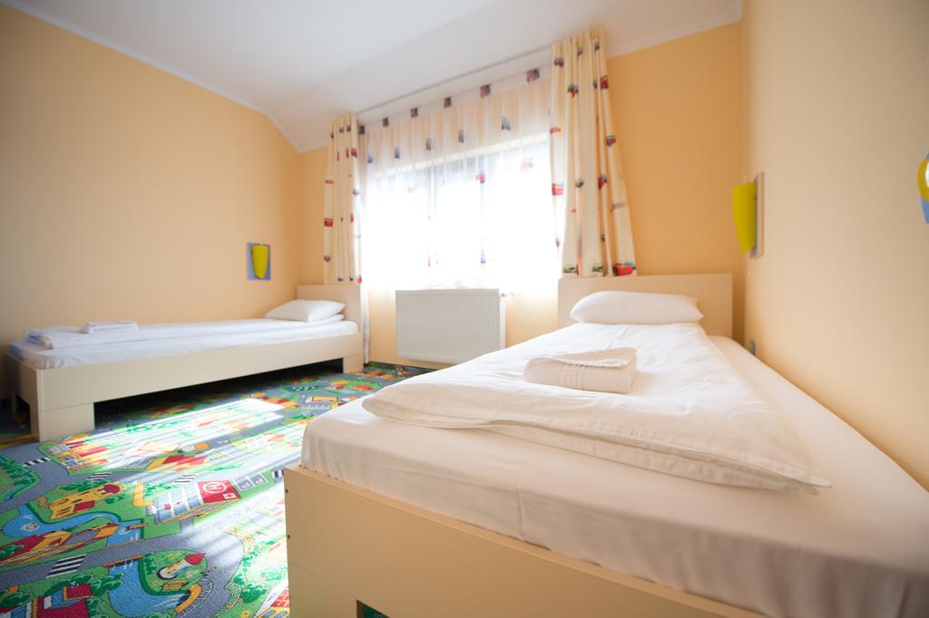 Casa Paveios Hotel Oradea Bagian luar foto